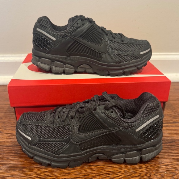NEW Nike Zoom Vomero 5 Women's - Picture 1 of 5